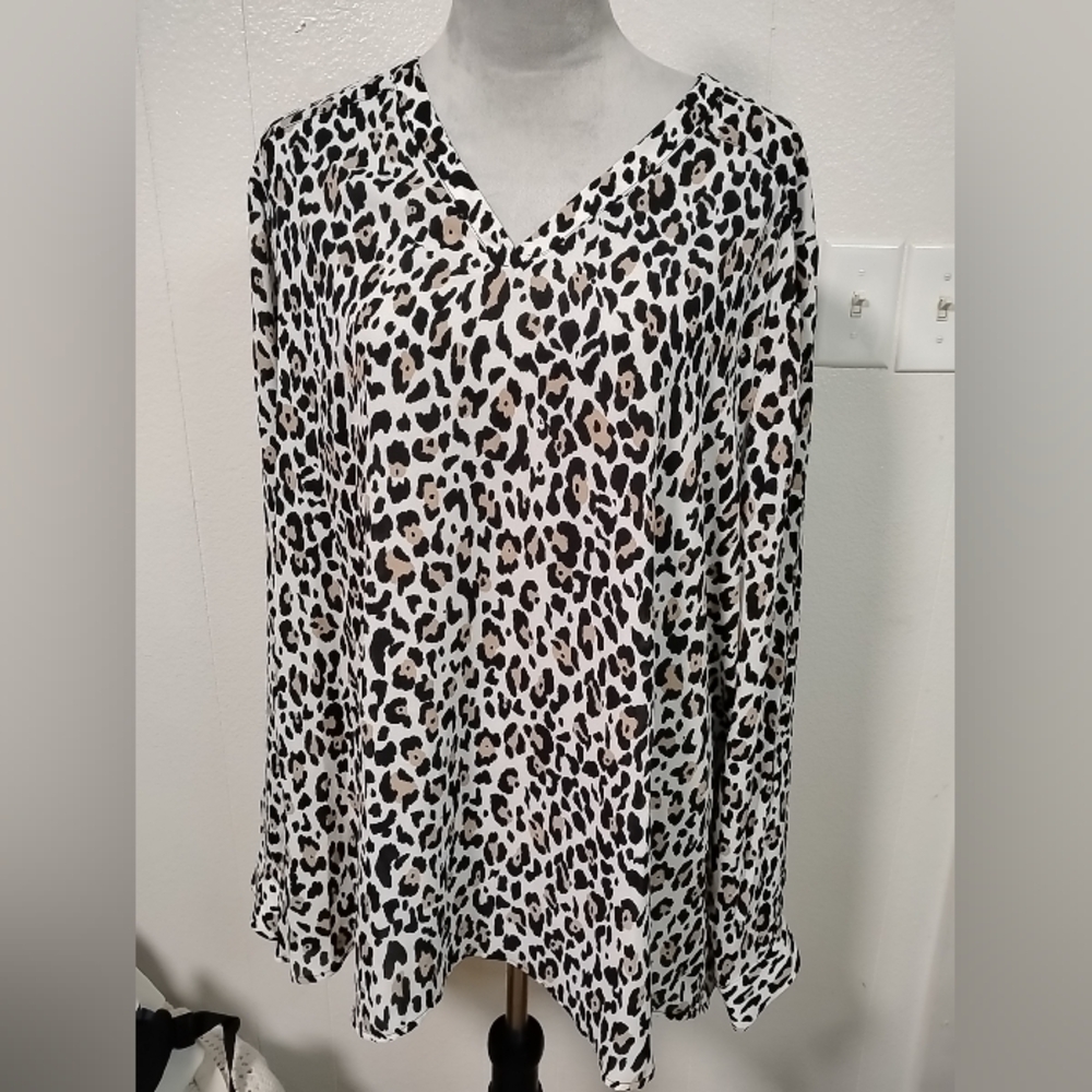 Maurices Plus Size Top 3 Long Sleeve Animal Print Mobeife Feminine Sexy Whimsy